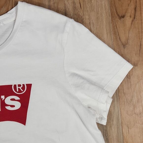 🔸️Levi's White w/Red Logo Short Sleeve Top XLarge - Picture 5 of 9